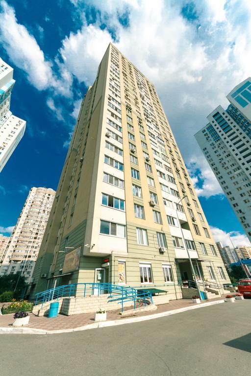 Apartment On Urlovskaya 23A เคียฟ ภายนอก รูปภาพ